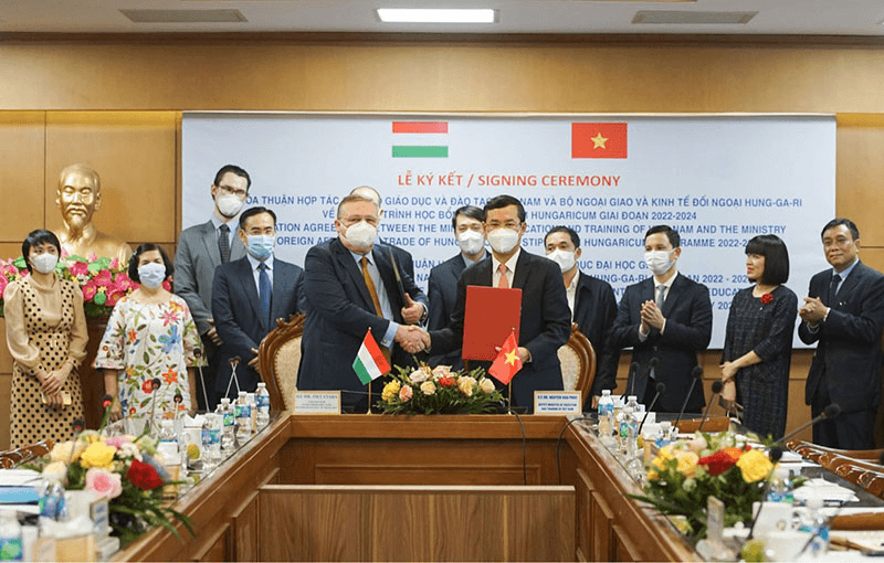hoc-bong-y-khoa-hungary-1